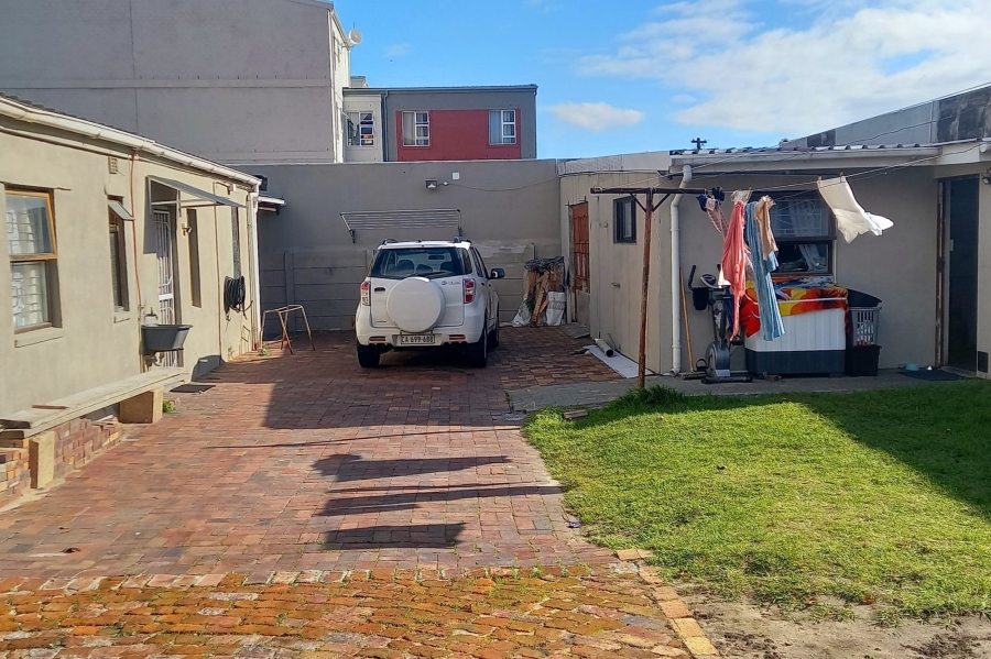 10 Bedroom Property for Sale in Maitland Western Cape